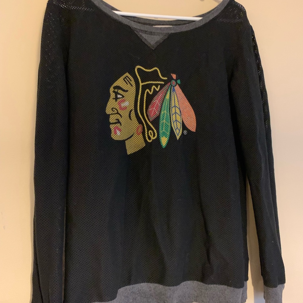 Blackhawks mesh jersey top size M. Official hockey apparel.
